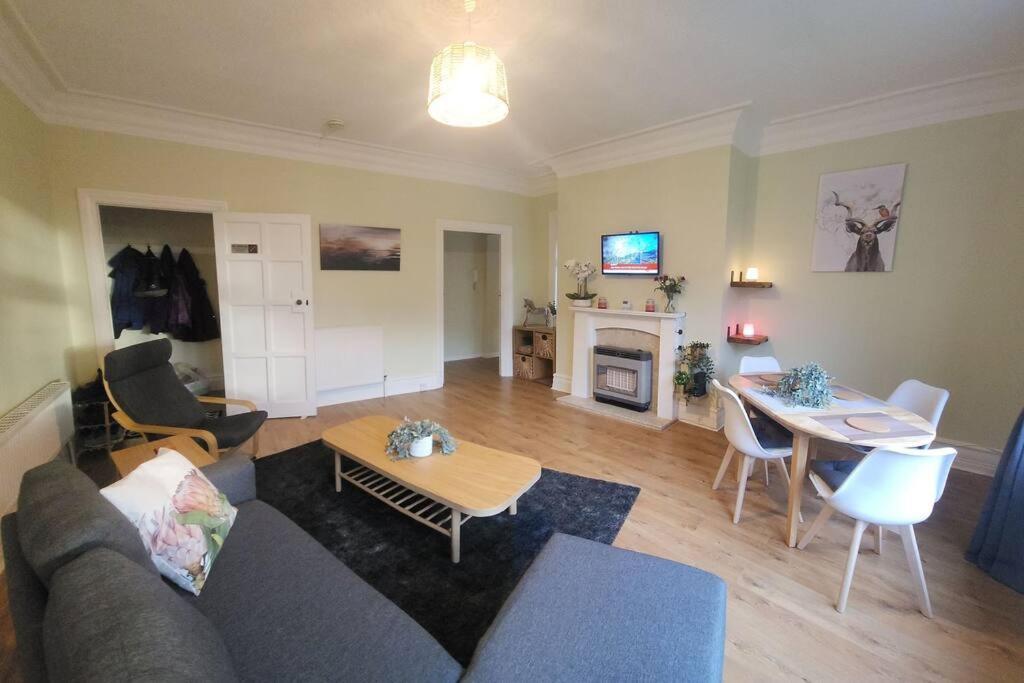 Spacious Guest Flat Near Roundhay Park リーズ エクステリア 写真