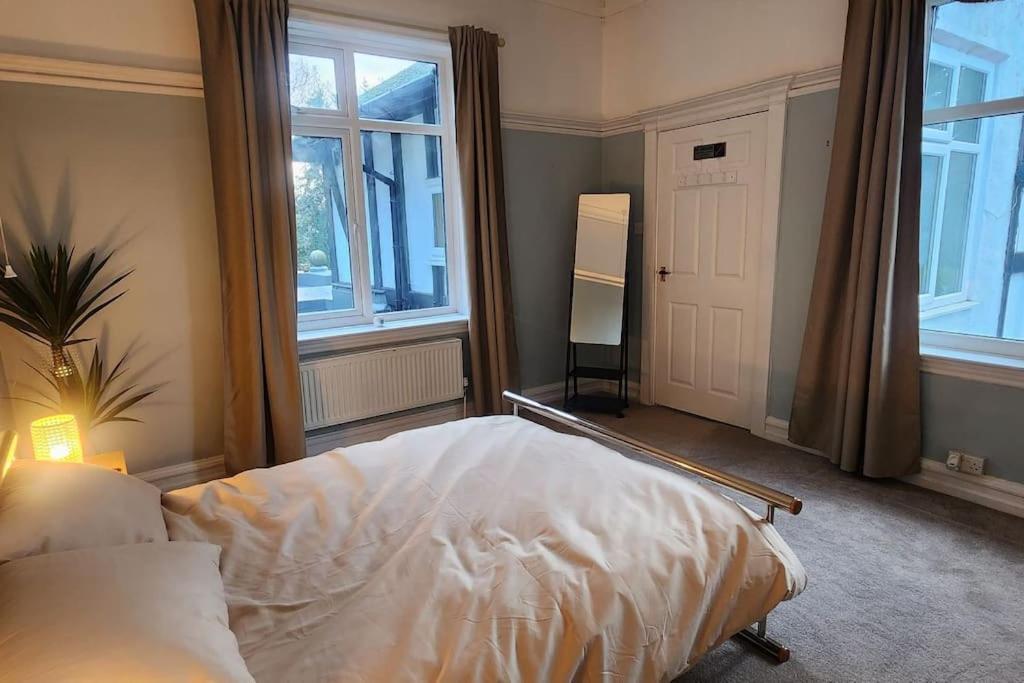 Spacious Guest Flat Near Roundhay Park リーズ エクステリア 写真