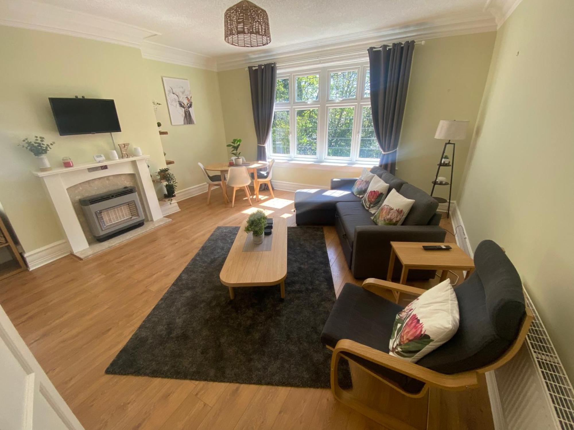 Spacious Guest Flat Near Roundhay Park リーズ エクステリア 写真
